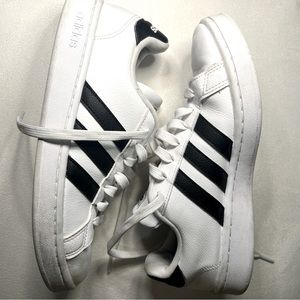 Adidas women’s shoes 👟